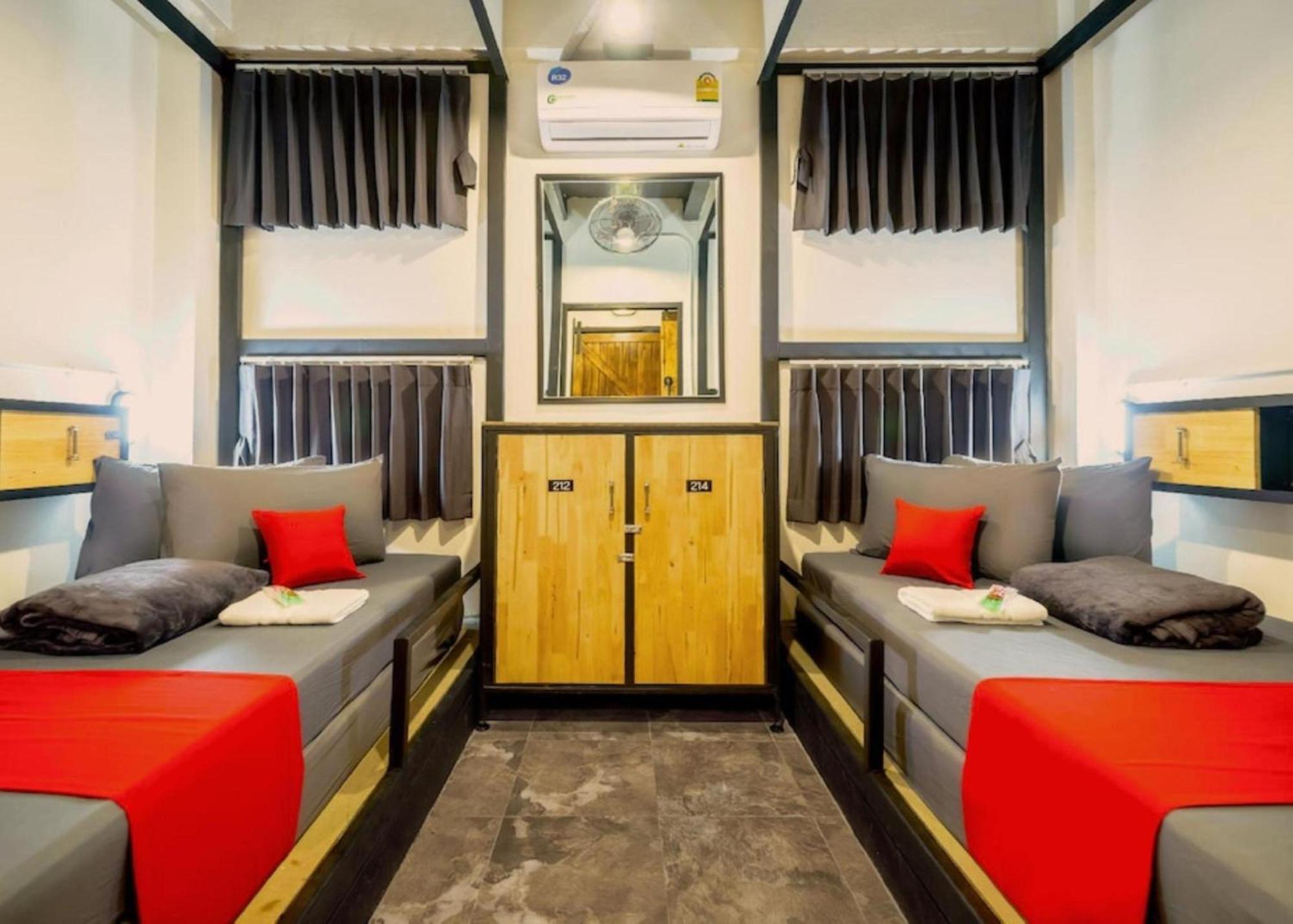 RedDoorz Episode 11 Hostel Sukhumvit Bangkok Buitenkant foto