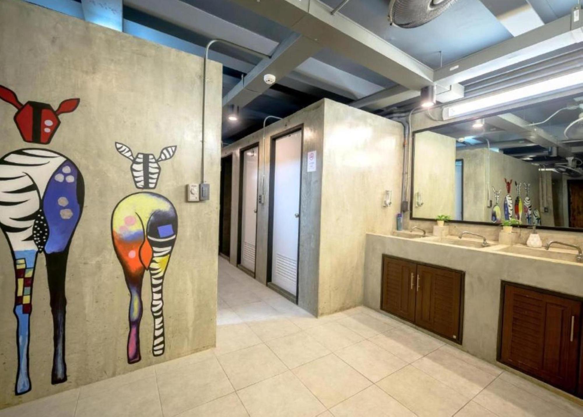 RedDoorz Episode 11 Hostel Sukhumvit Bangkok Buitenkant foto