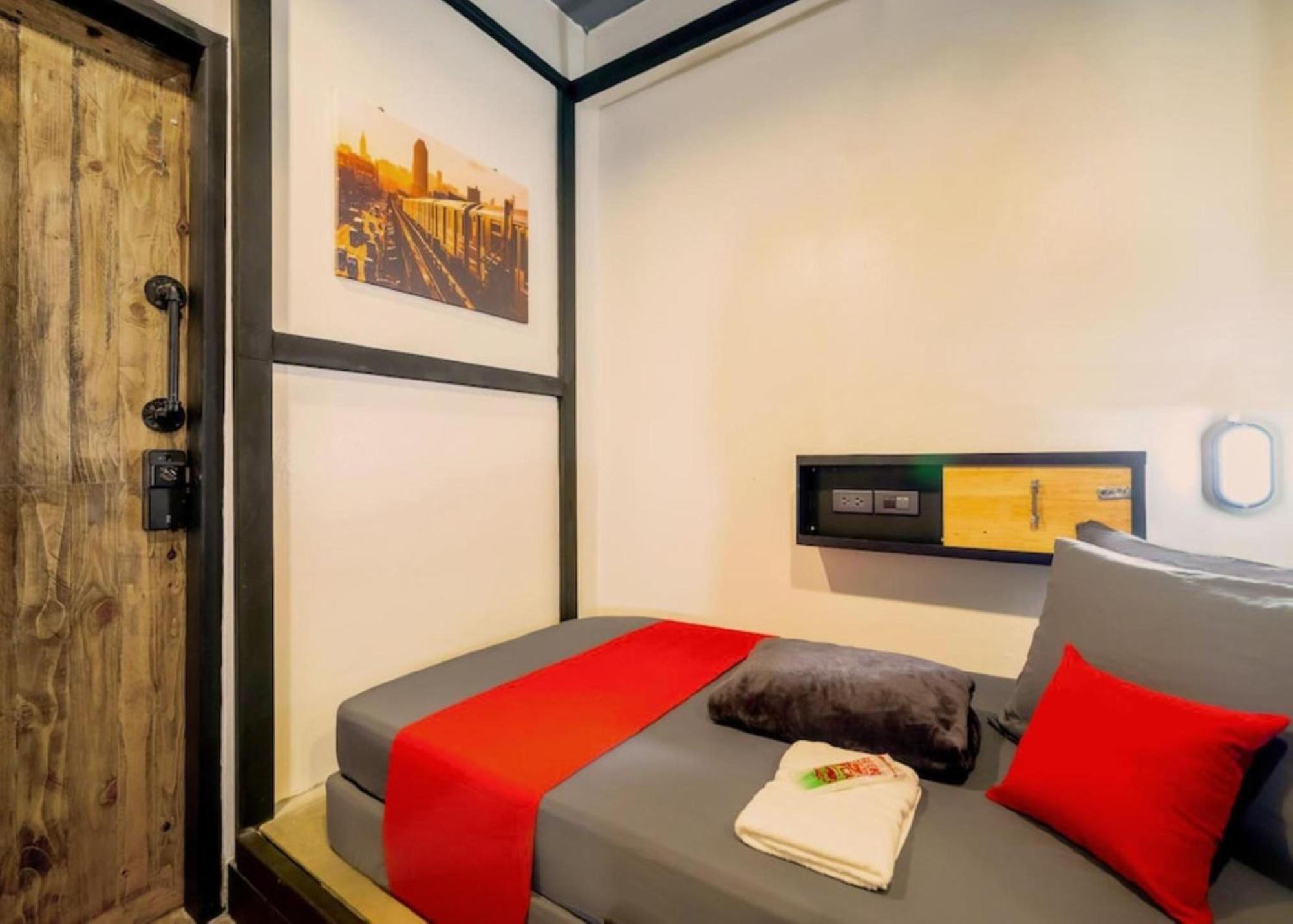 RedDoorz Episode 11 Hostel Sukhumvit Bangkok Buitenkant foto