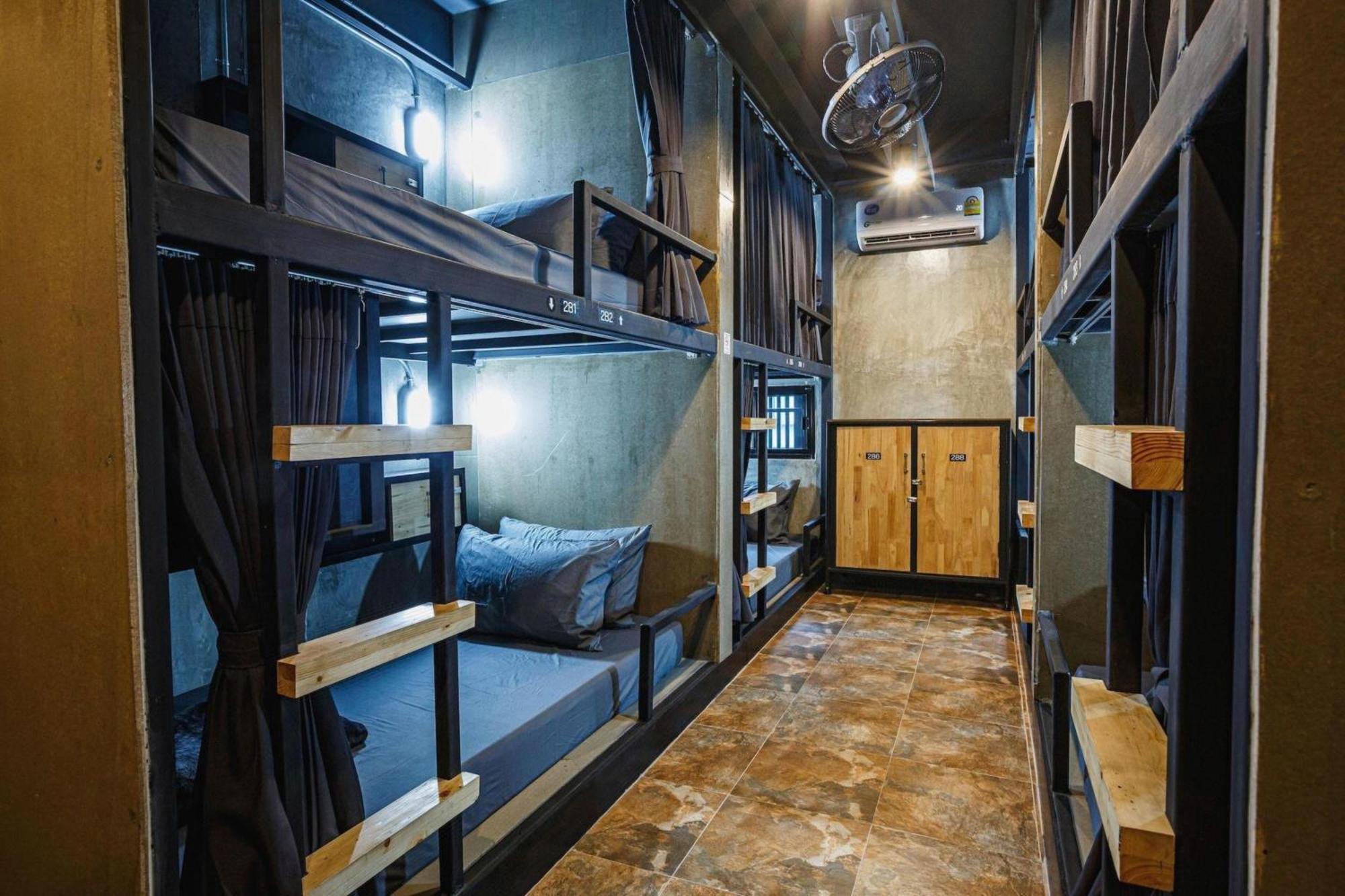 RedDoorz Episode 11 Hostel Sukhumvit Bangkok Buitenkant foto