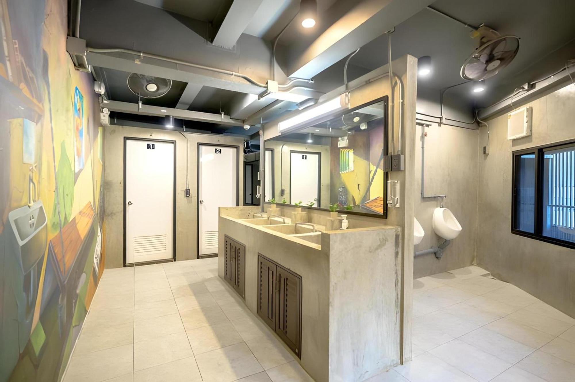 RedDoorz Episode 11 Hostel Sukhumvit Bangkok Buitenkant foto