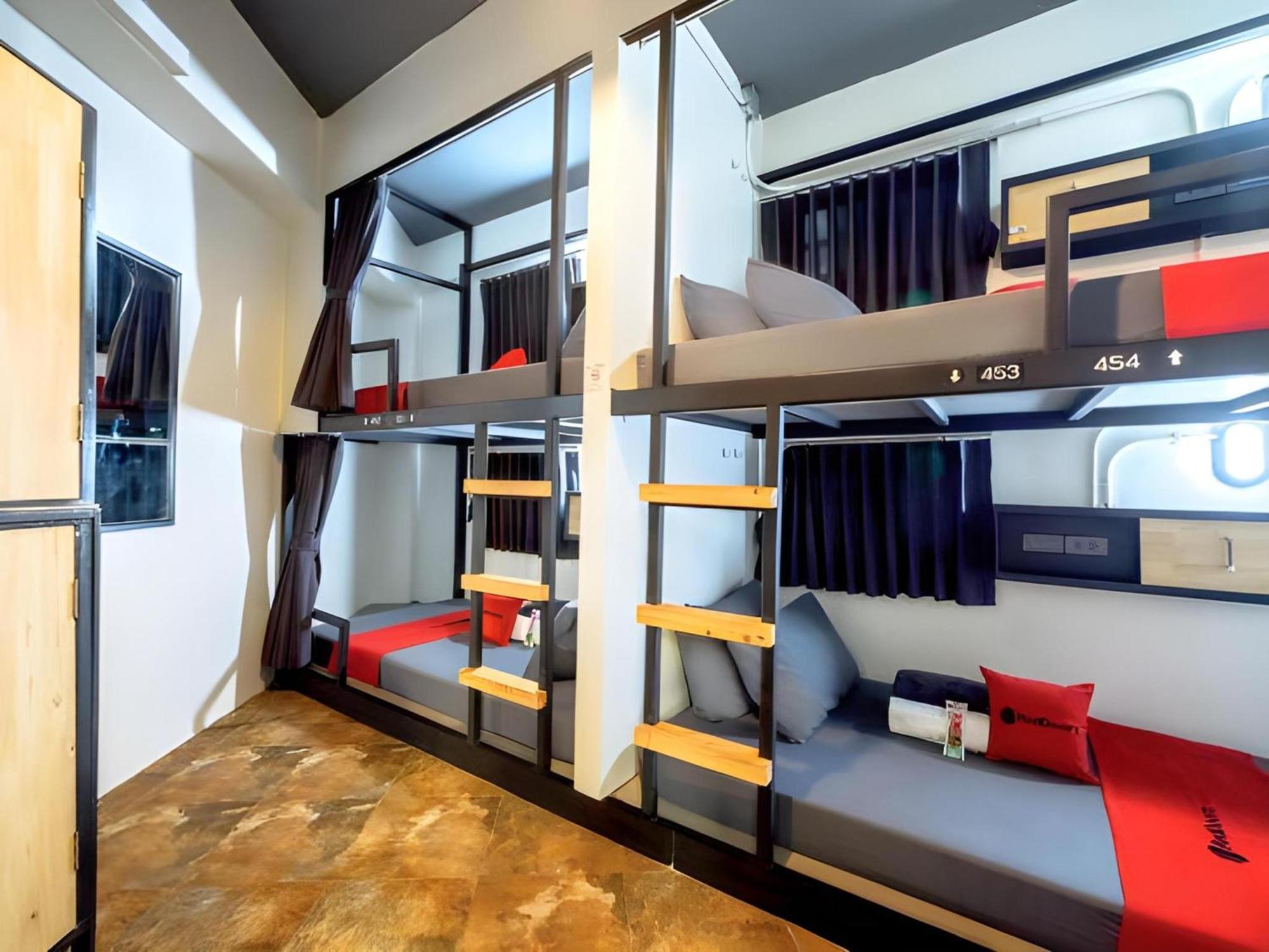 RedDoorz Episode 11 Hostel Sukhumvit Bangkok Buitenkant foto