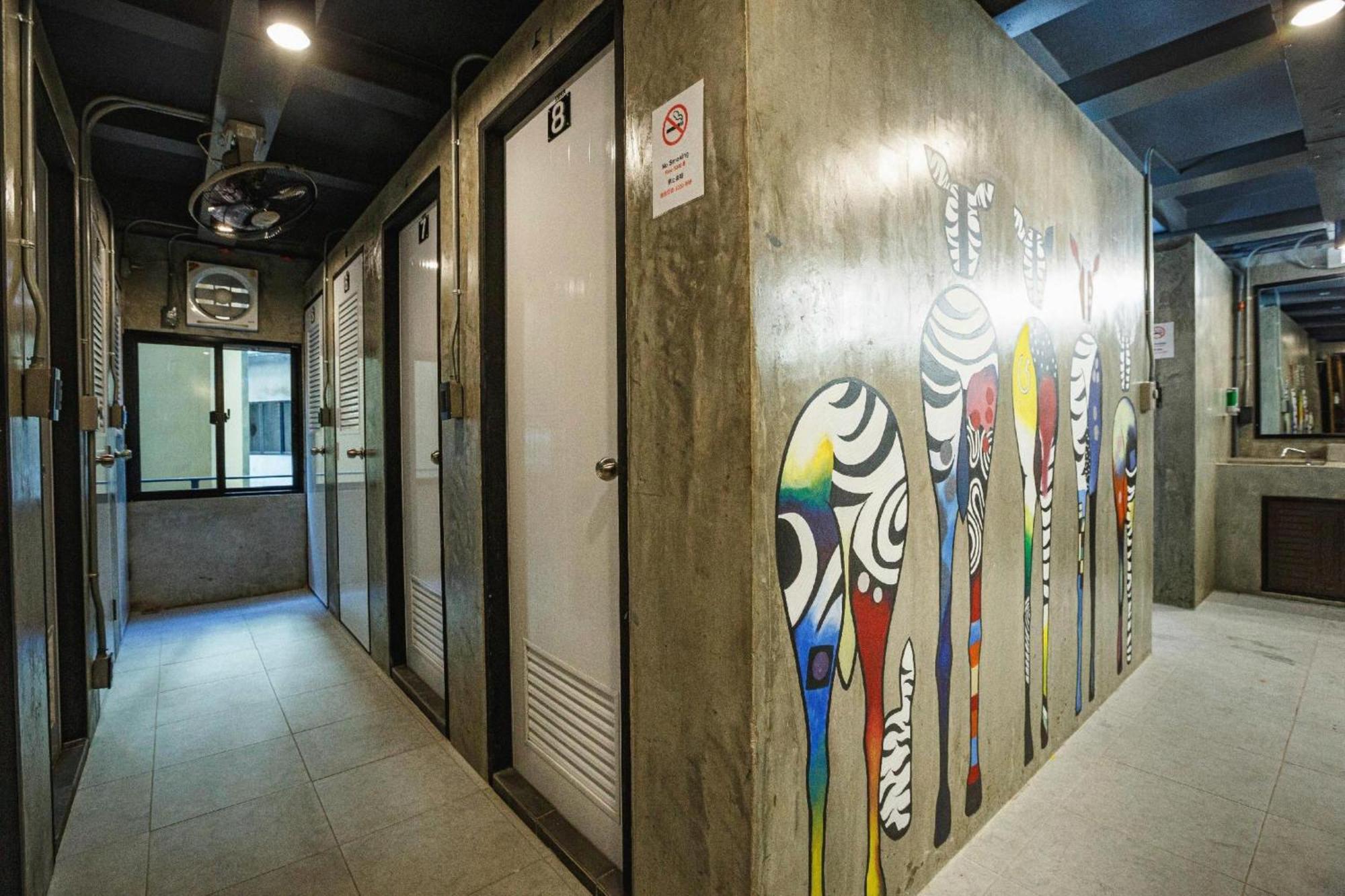 RedDoorz Episode 11 Hostel Sukhumvit Bangkok Buitenkant foto