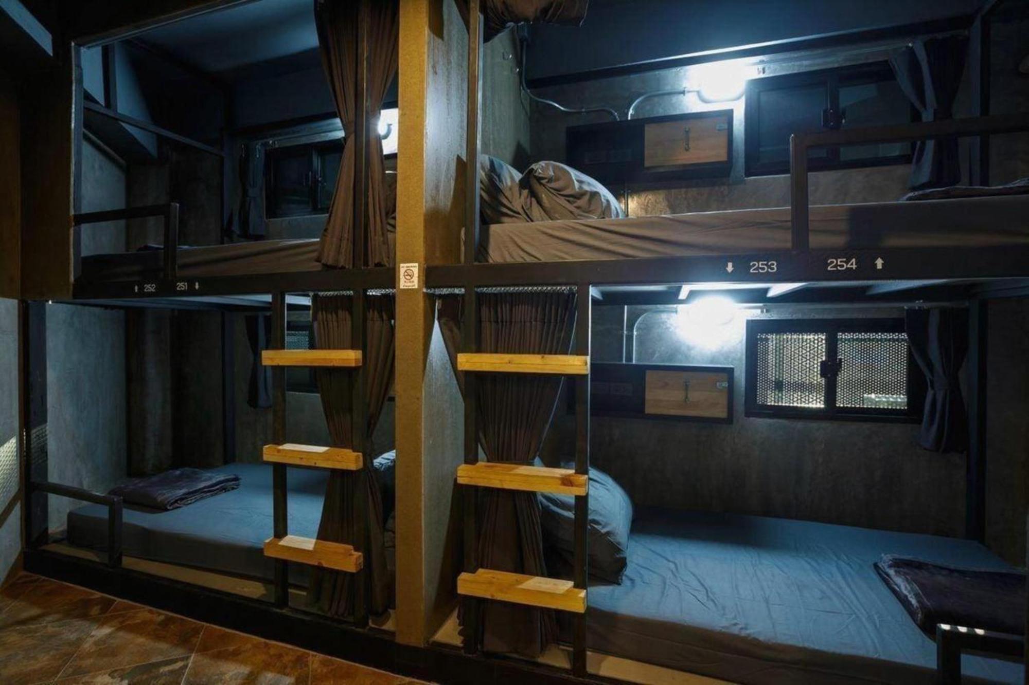 RedDoorz Episode 11 Hostel Sukhumvit Bangkok Buitenkant foto
