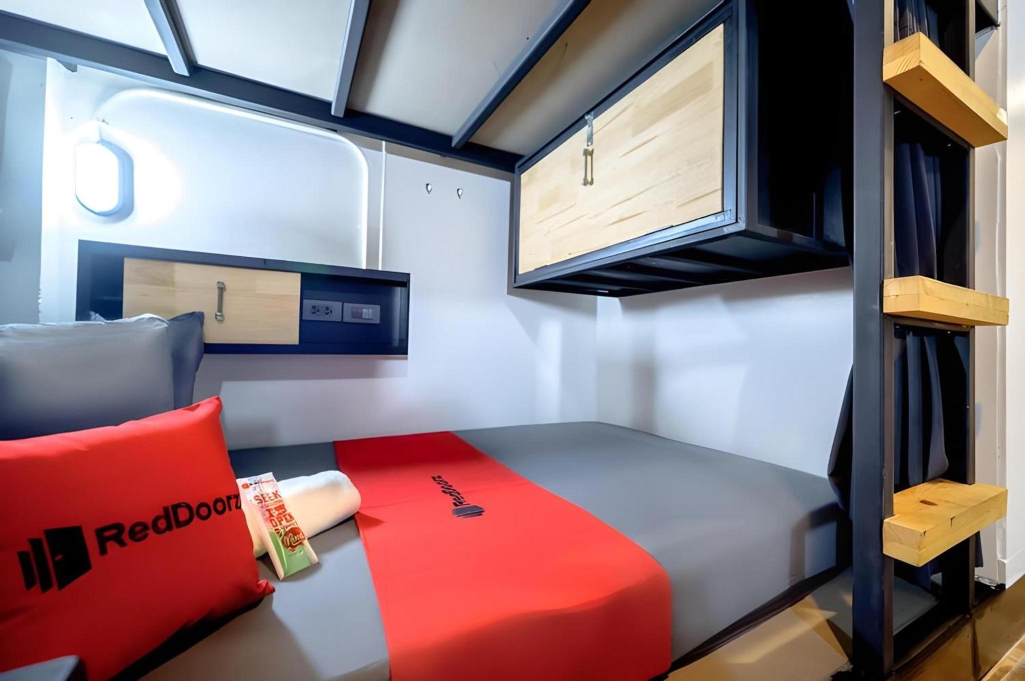 RedDoorz Episode 11 Hostel Sukhumvit Bangkok Buitenkant foto